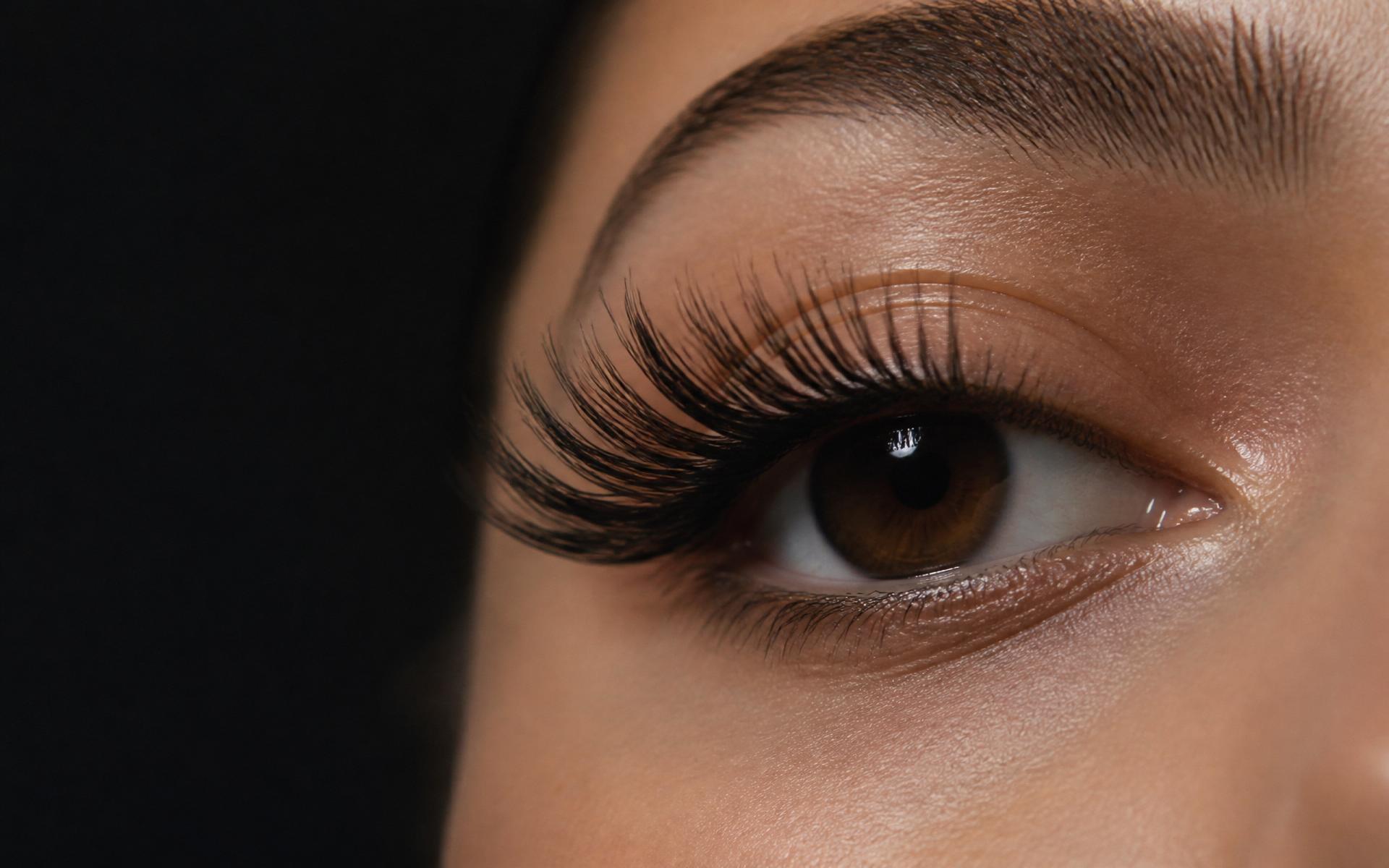 LASHOUT — cluster lashes editorial